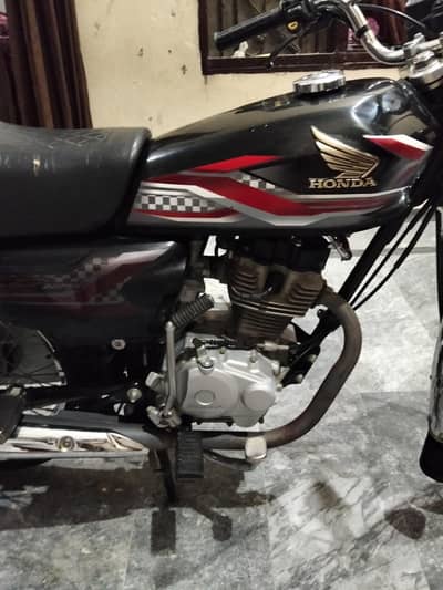 honda 125 black colour condition 10/9 laminated tanky tappa lush cond