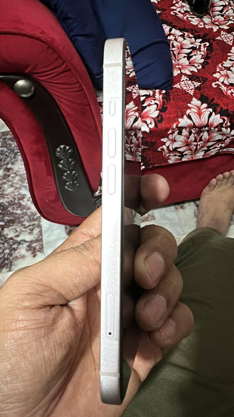 Apple iPhone 13 2