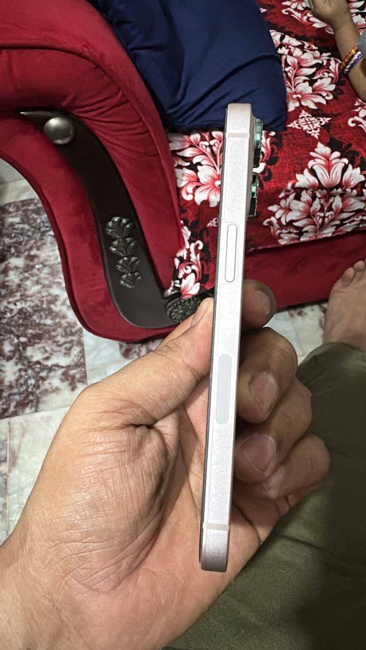 Apple iPhone 13 6
