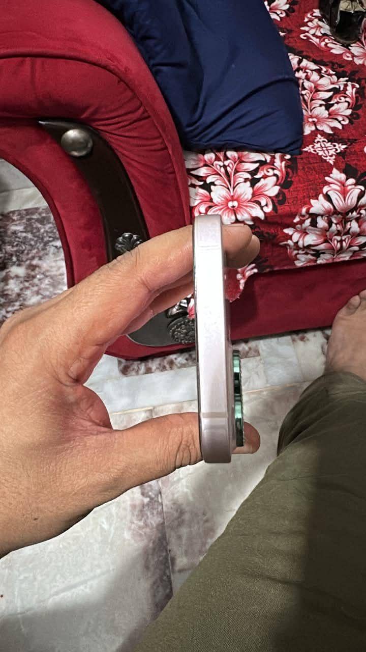 Apple iPhone 13 9