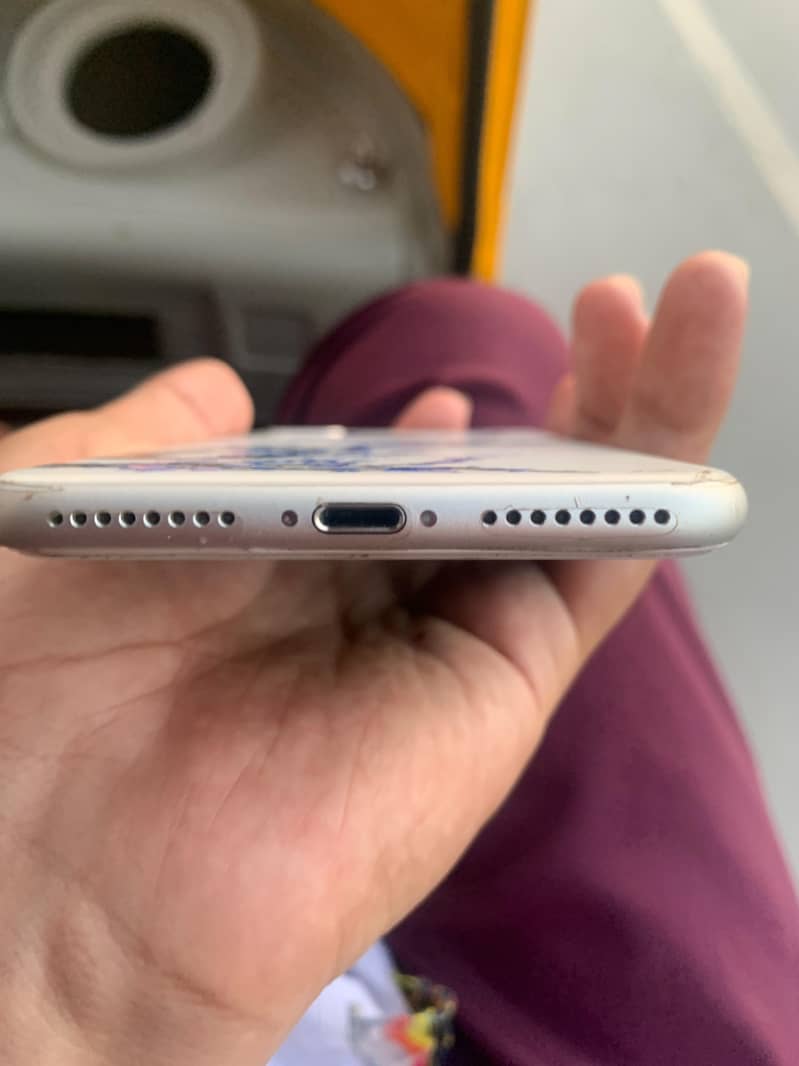 Apple iPhone 8 Plus 1