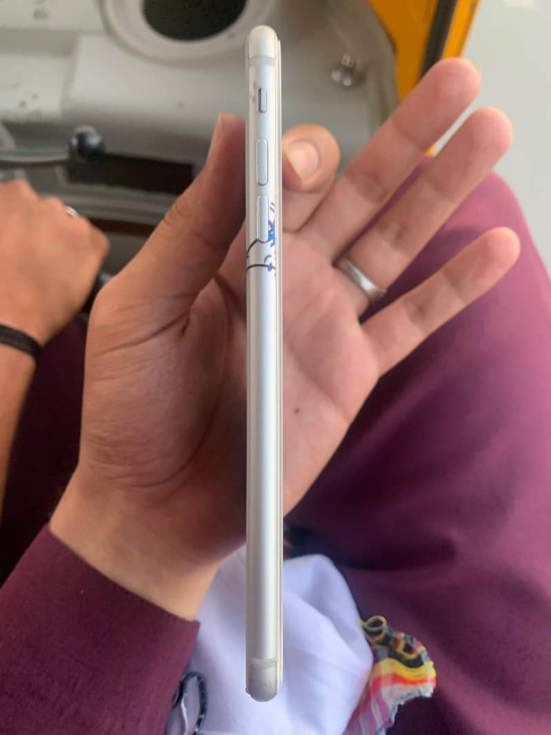 Apple iPhone 8 Plus 4