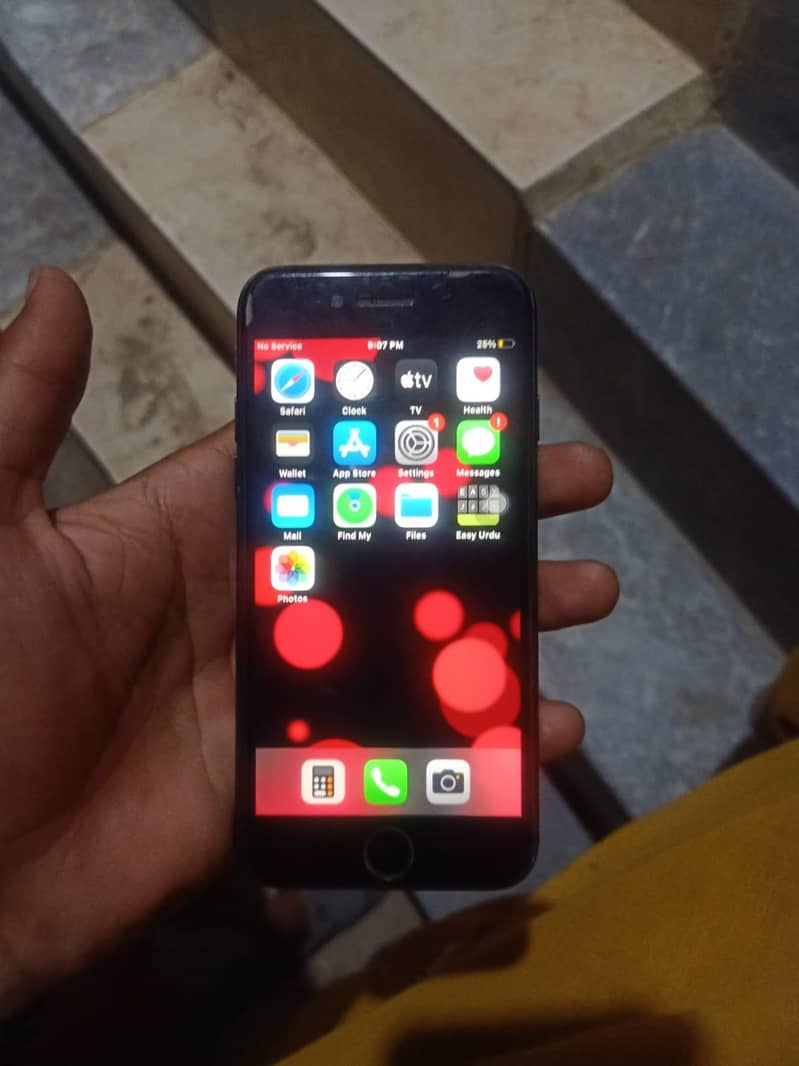 Apple iPhone 7 0