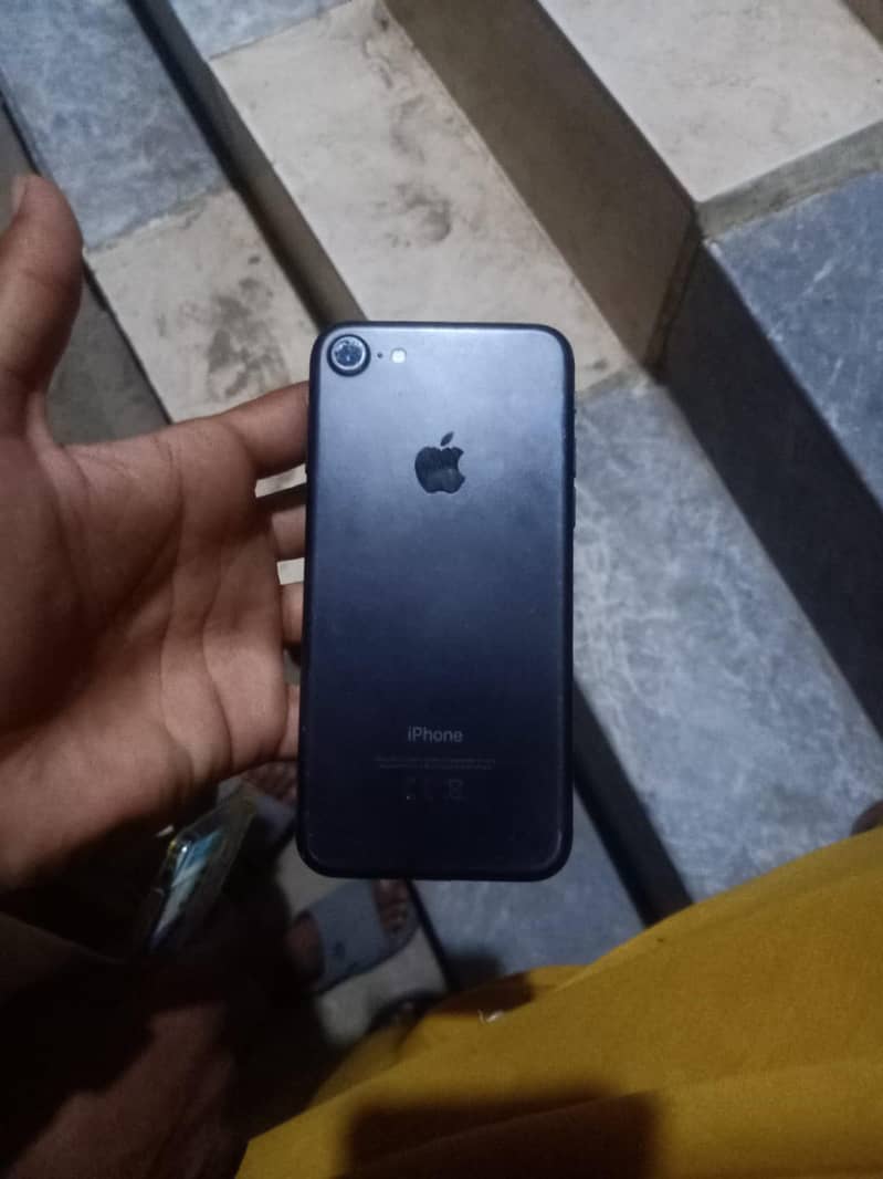 Apple iPhone 7 2