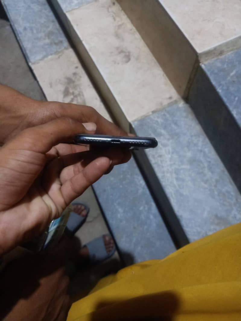 Apple iPhone 7 3