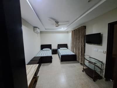 SINGLE/DOUBLE rooms 4 students/jobholders Available