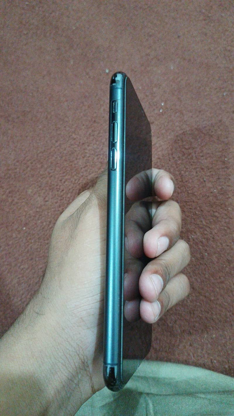 iphone 11 pro max 4