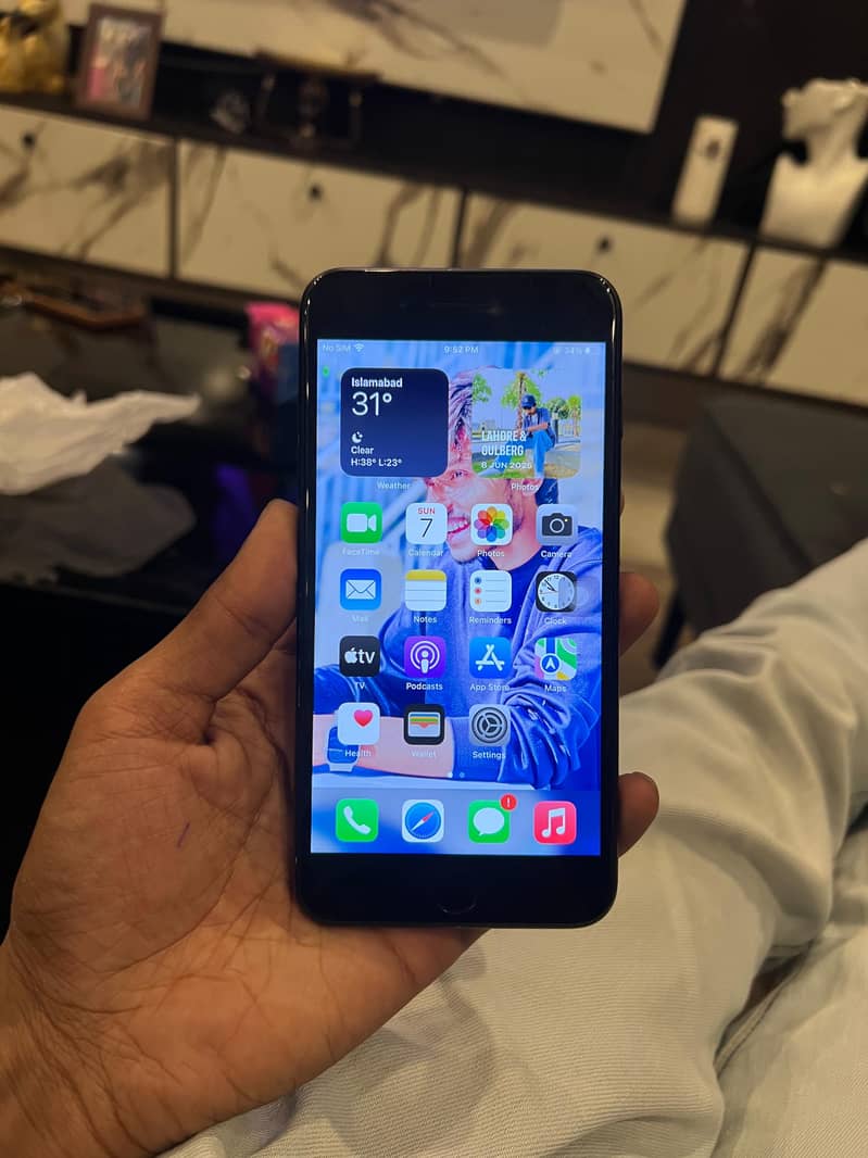 Apple iPhone 7 Plus 0