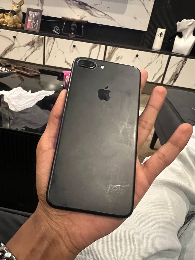 Apple iPhone 7 Plus 1
