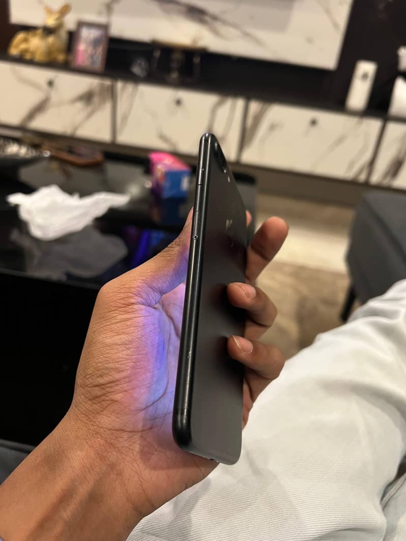 Apple iPhone 7 Plus 5