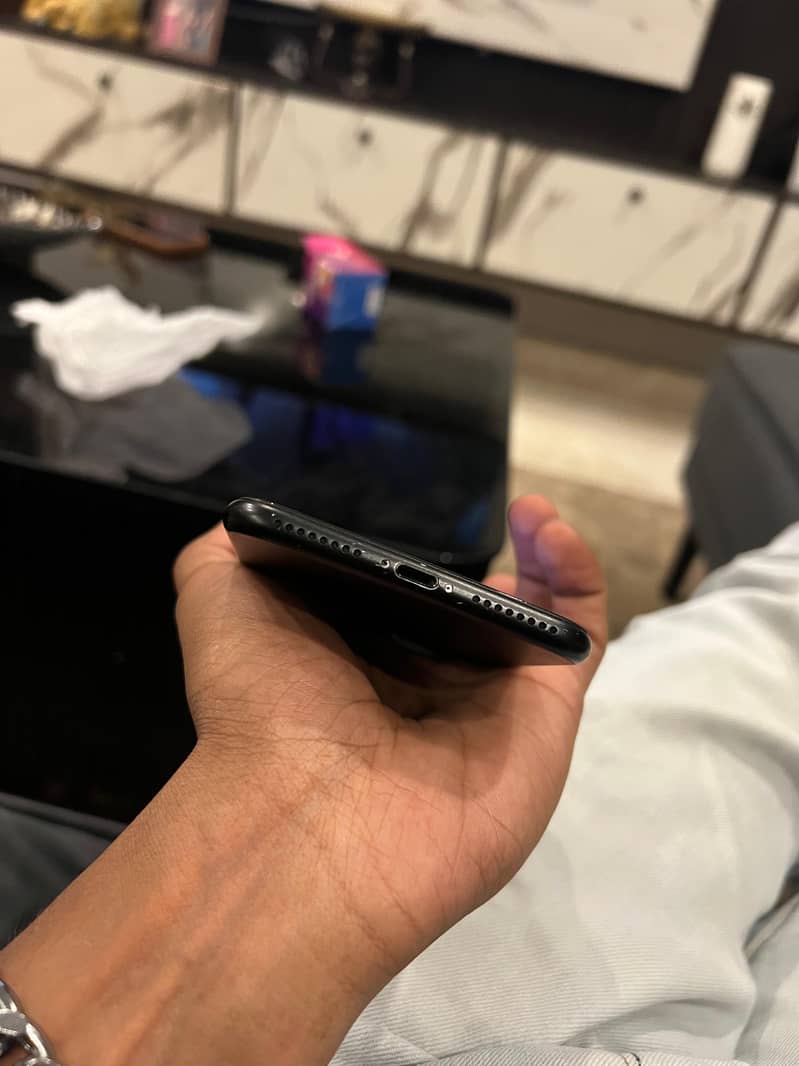 Apple iPhone 7 Plus 2