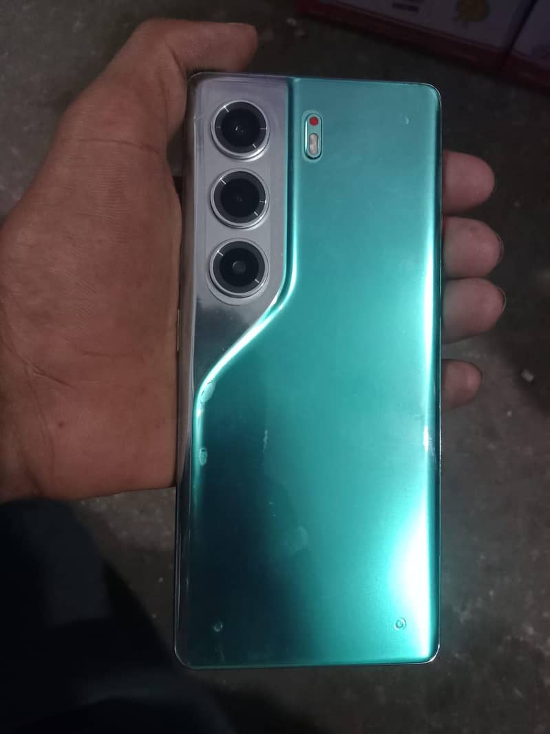 Tecno CAMON 40 Pro 0