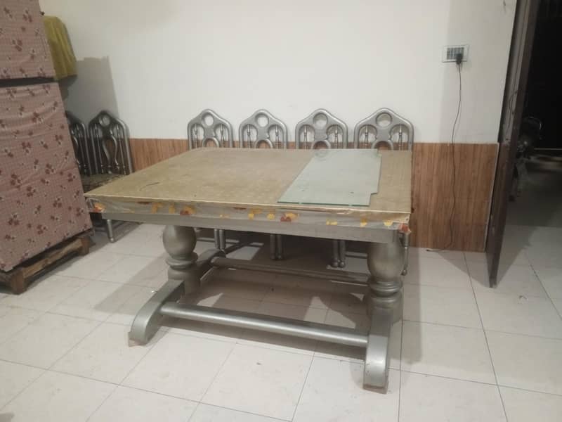 Dining table 0