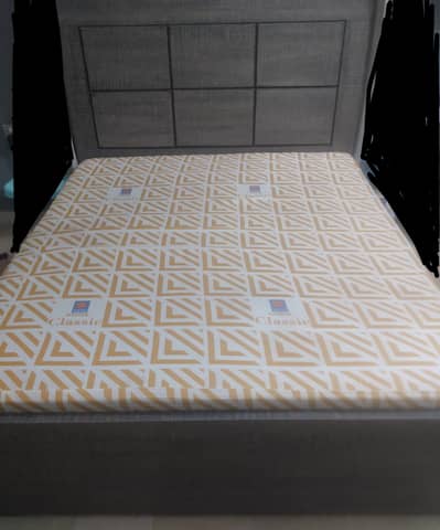 5×6 Wooden Grey Laminated Bed with Mattress