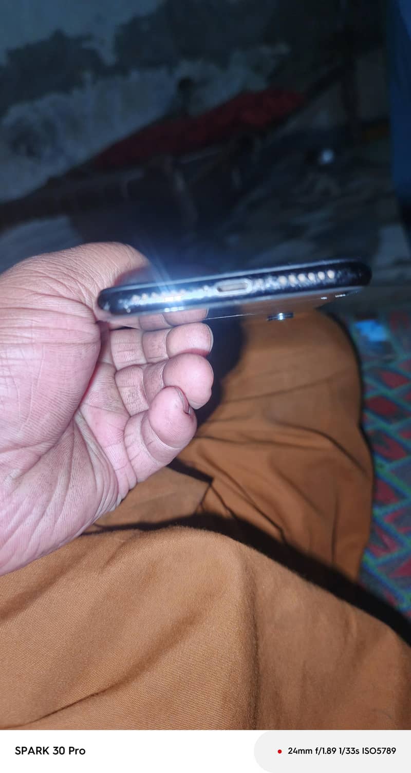 Apple iPhone X 3
