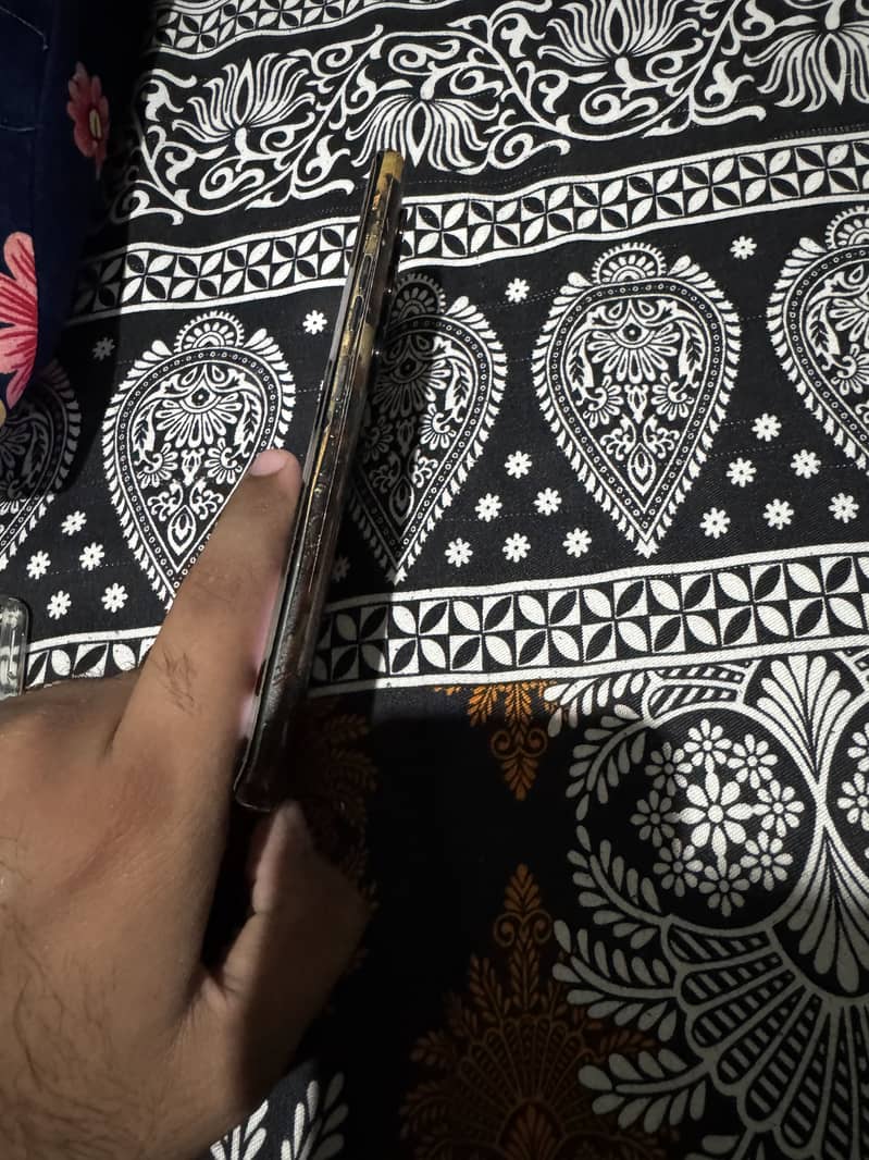 Tecno camon 40 pro 2