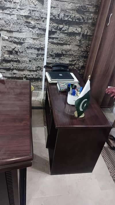 Wonderful office table with side table