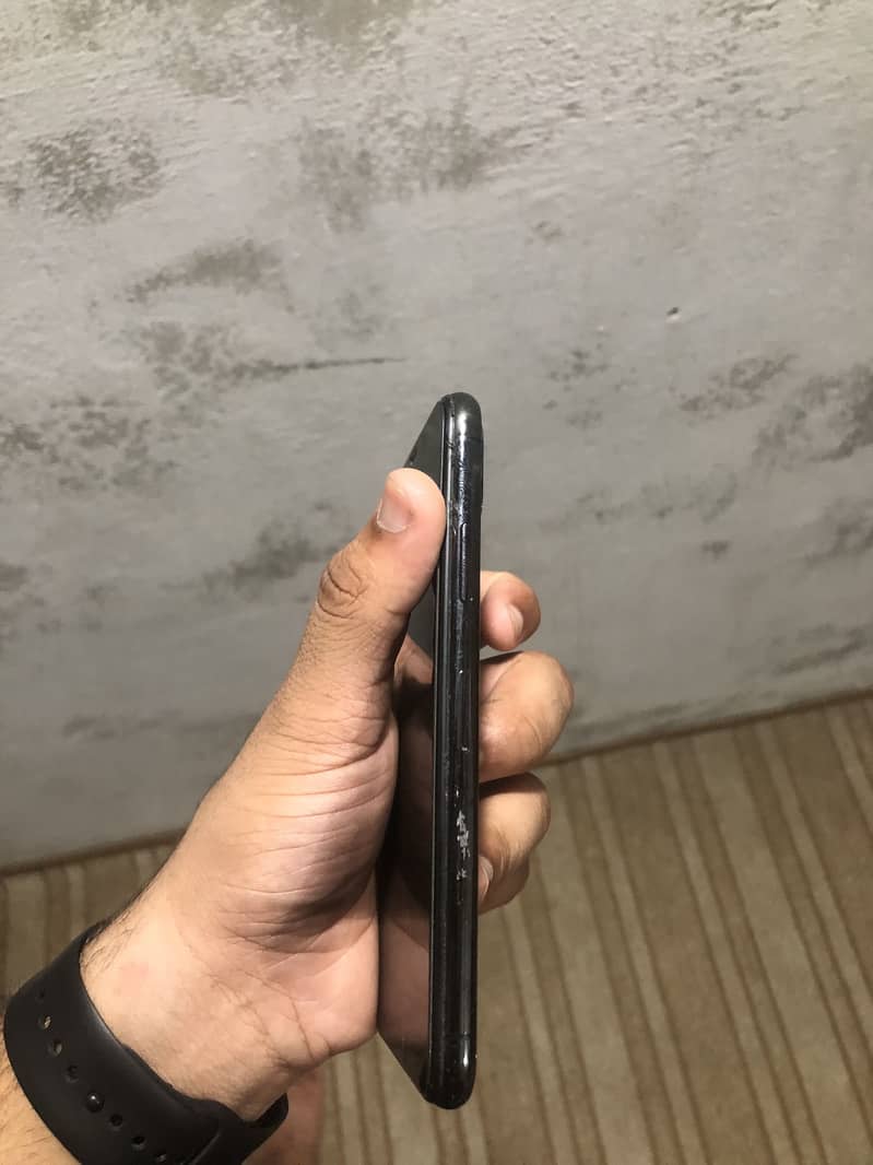 Apple iPhone X 4