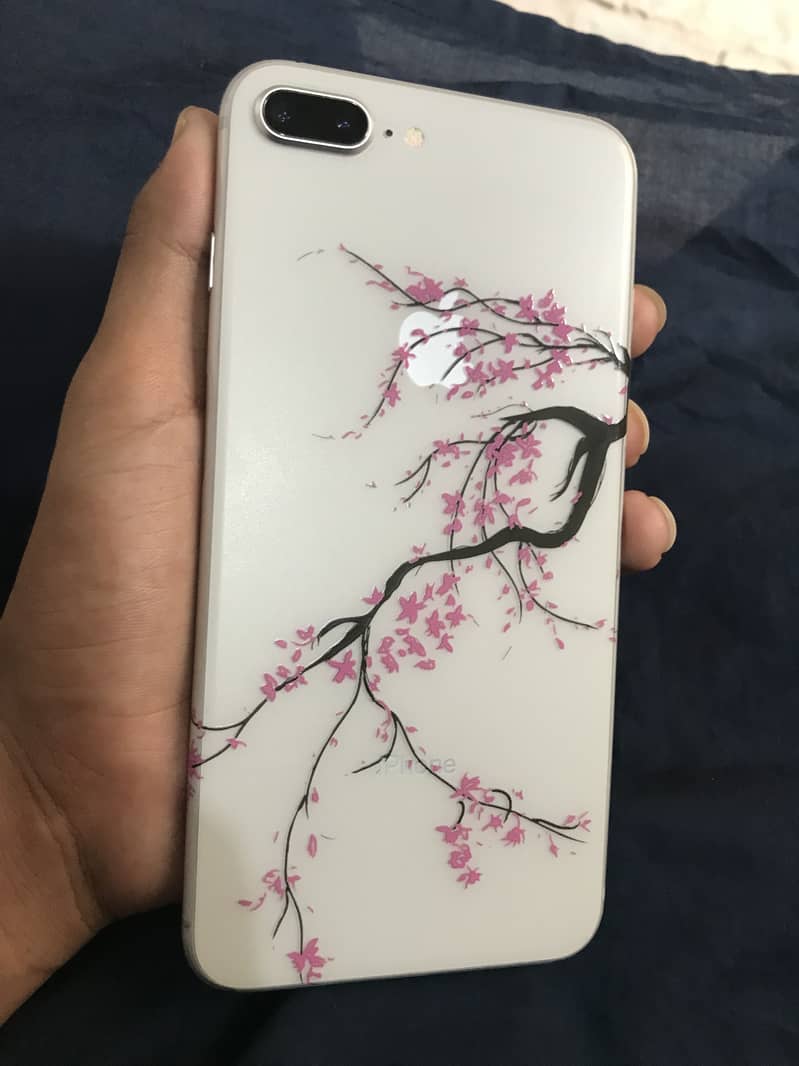 Apple iPhone 8 Plus 1