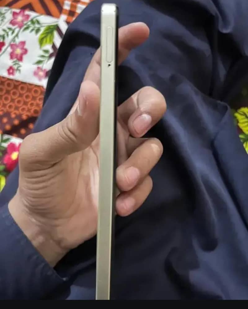 Realme C75 1