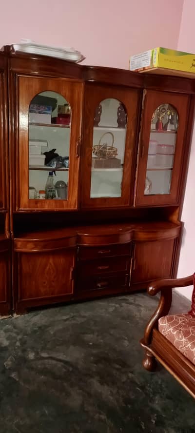 second hand showcas available