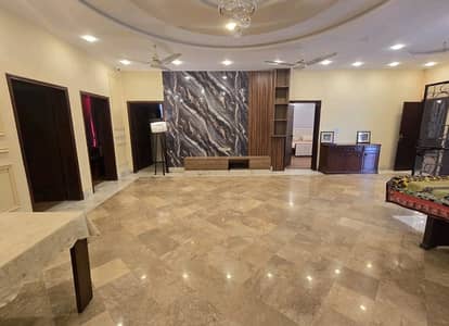 Model Town Office Sized 1 Kanal For rent