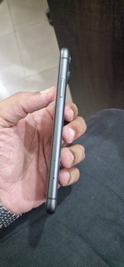 Apple iPhone 11 64gb pta approved with box