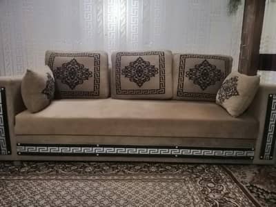 Sofa Set 3+1+1 For Sale - Beige, Damask Print, Good Condition