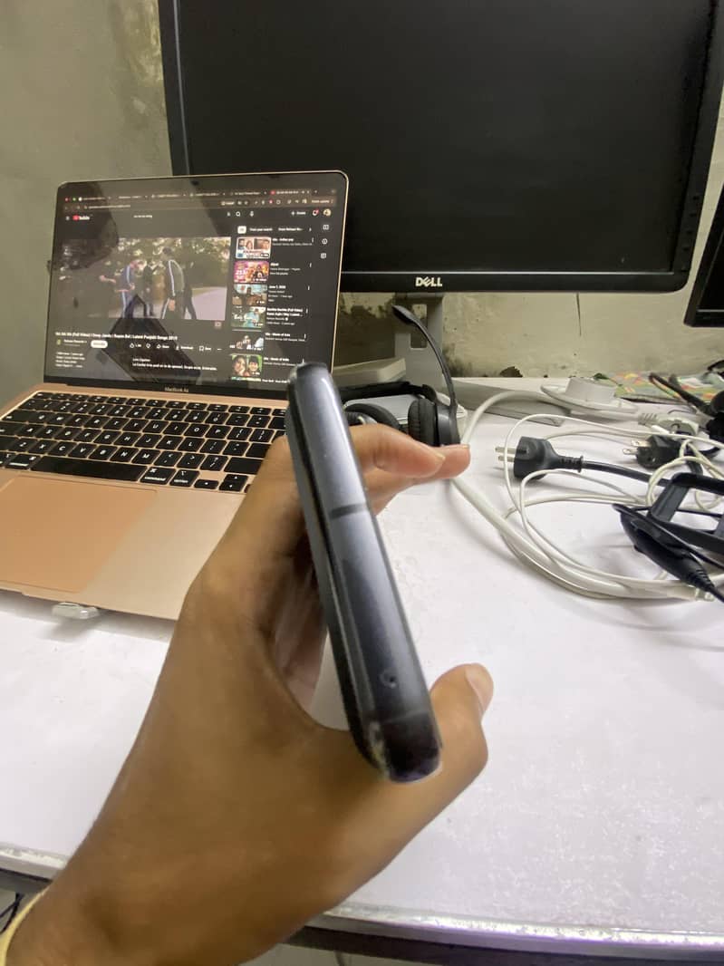 Google Pixel 8 4