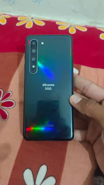 Sharp Aquos R5G