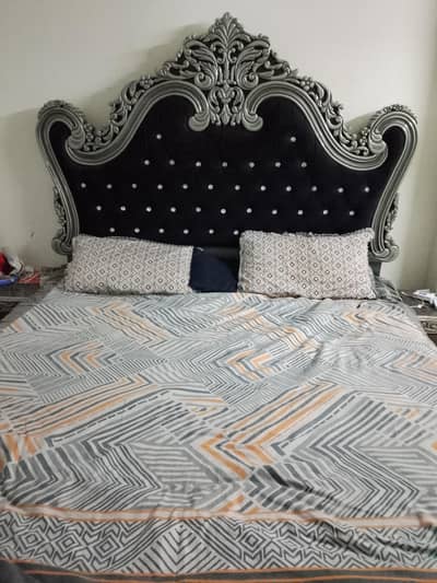 king size bed bilkul new boht kaam use hua hai