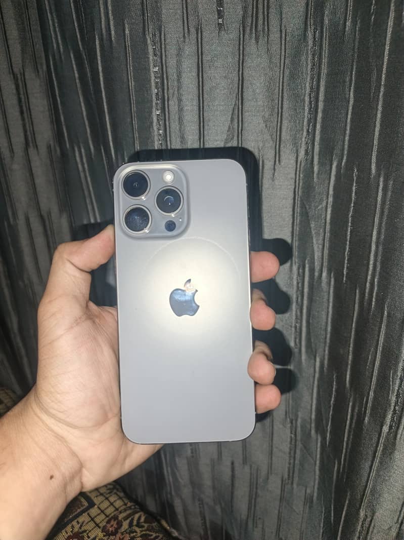 Apple iPhone 15 Pro Max 1