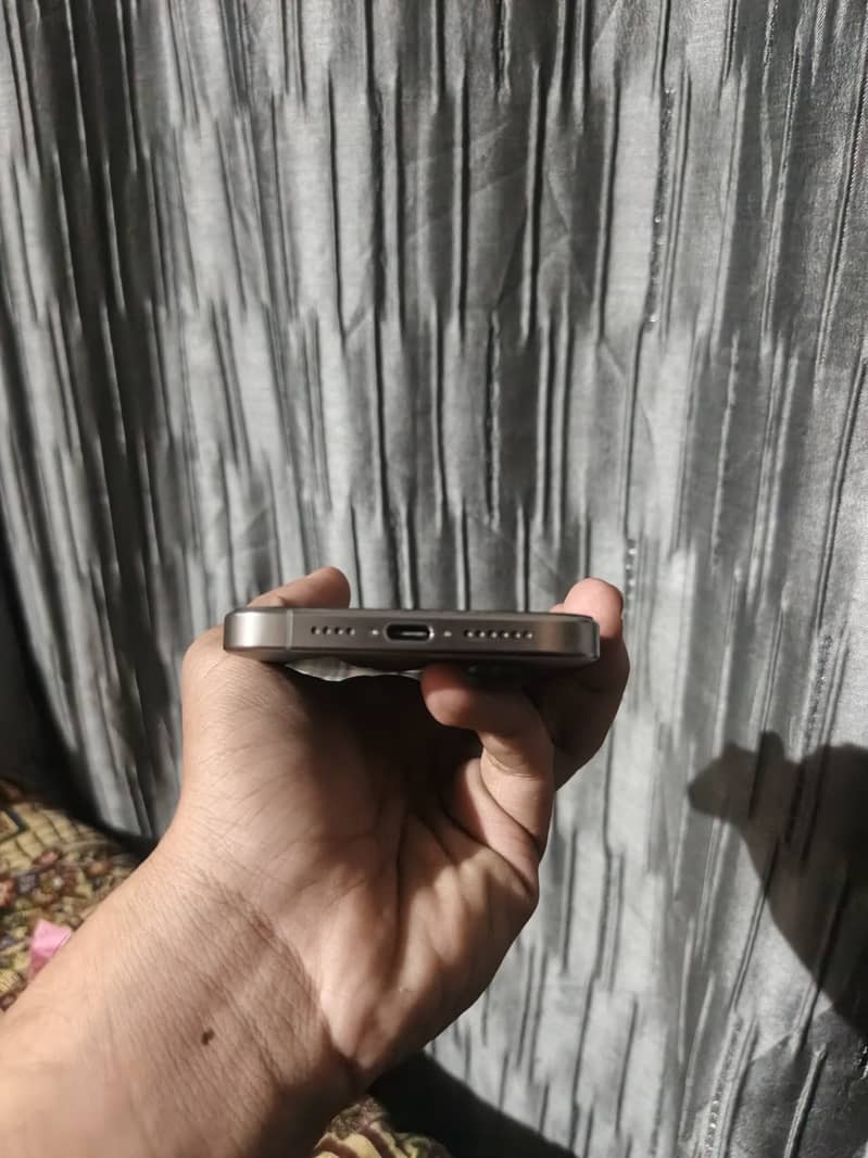 Apple iPhone 15 Pro Max 2