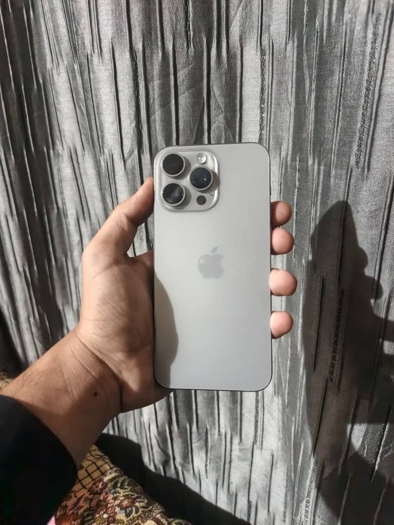 Apple iPhone 15 Pro Max 3