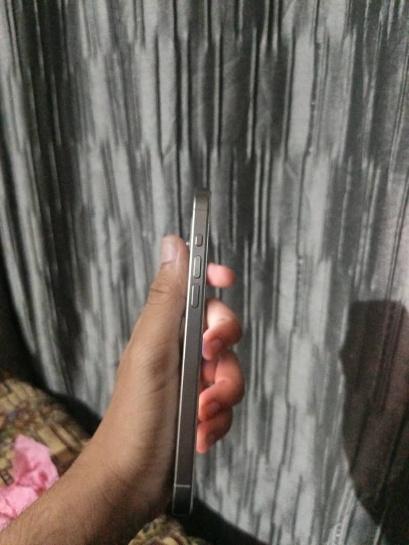 Apple iPhone 15 Pro Max 4