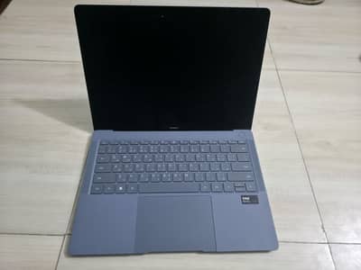 Huawei MateBook X Pro Ultra 7 155H) – 32GB RAM | 1TB SSD/97 % battery