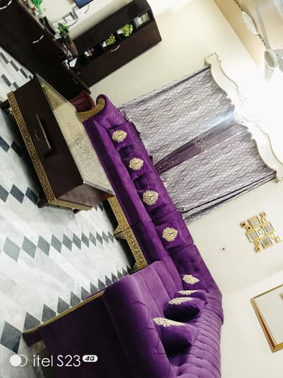9 seater L shaped sofa and Table for sale
