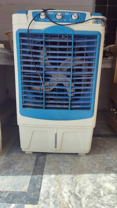 2 month use 10/9 condition. sth 10 day use solar plate bhi