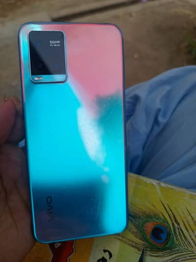 Vivo Y33s. 8 ram . . 128 GB