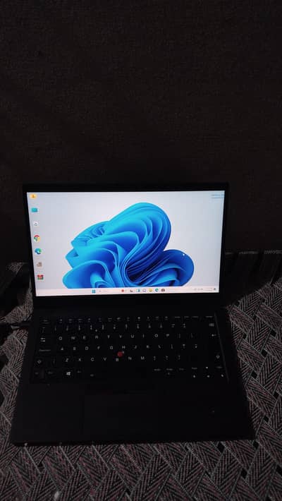 Lenovo x1 carbon i7 8th generation 16gb ram 256gb SSD hard