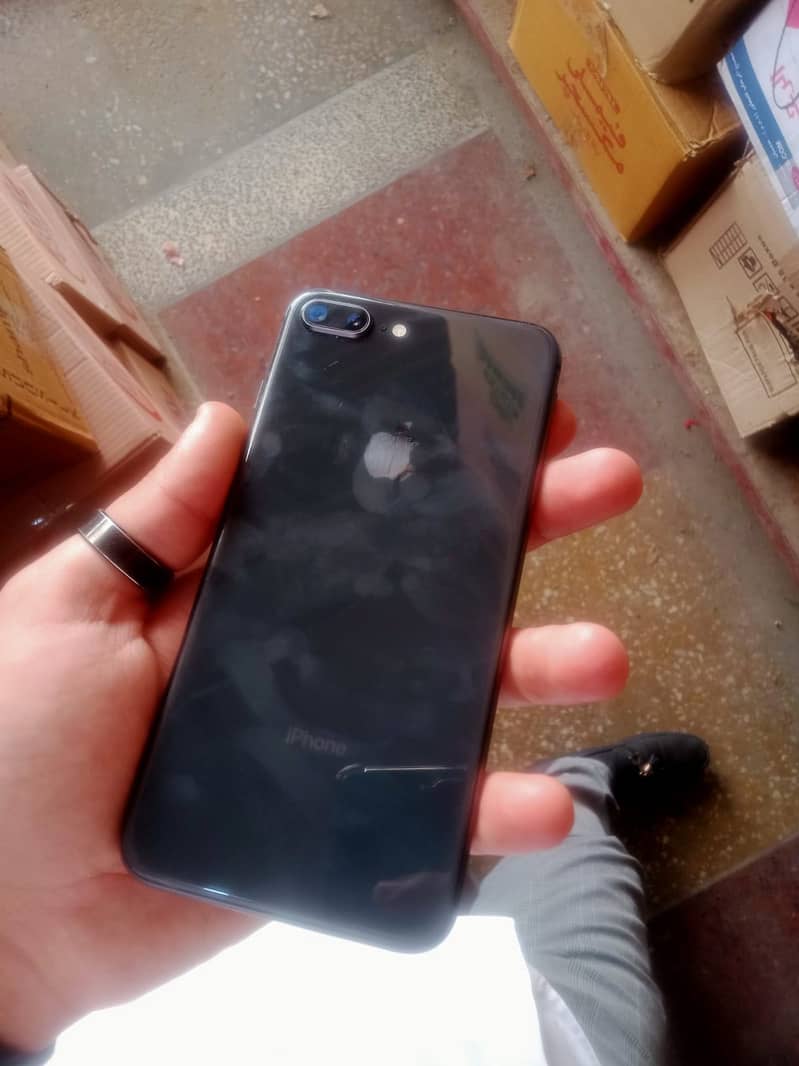 Apple iPhone 8 Plus 2