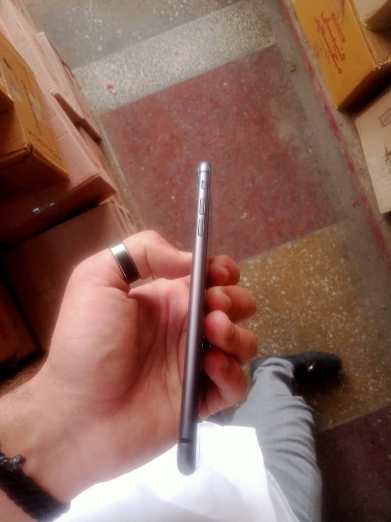 Apple iPhone 8 Plus 4