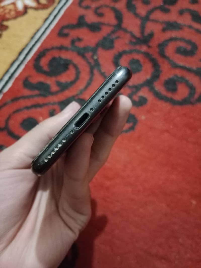 Apple iPhone 8 3