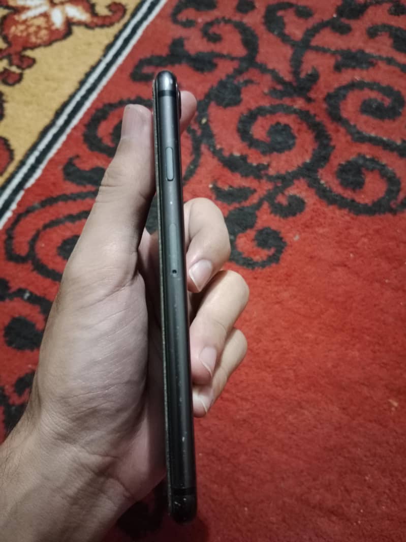 Apple iPhone 8 4