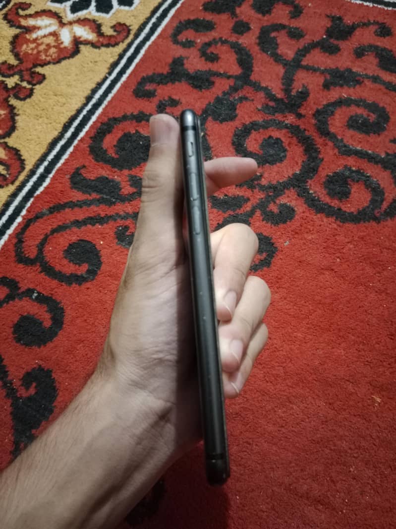 Apple iPhone 8 6