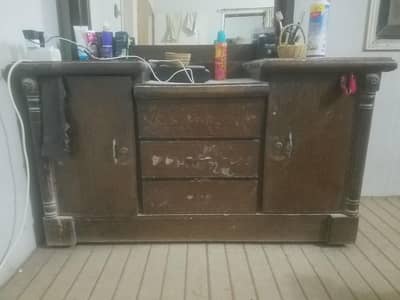 DRESSING TABLE