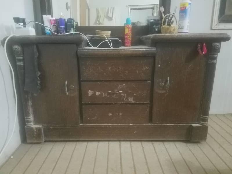 DRESSING TABLE 0