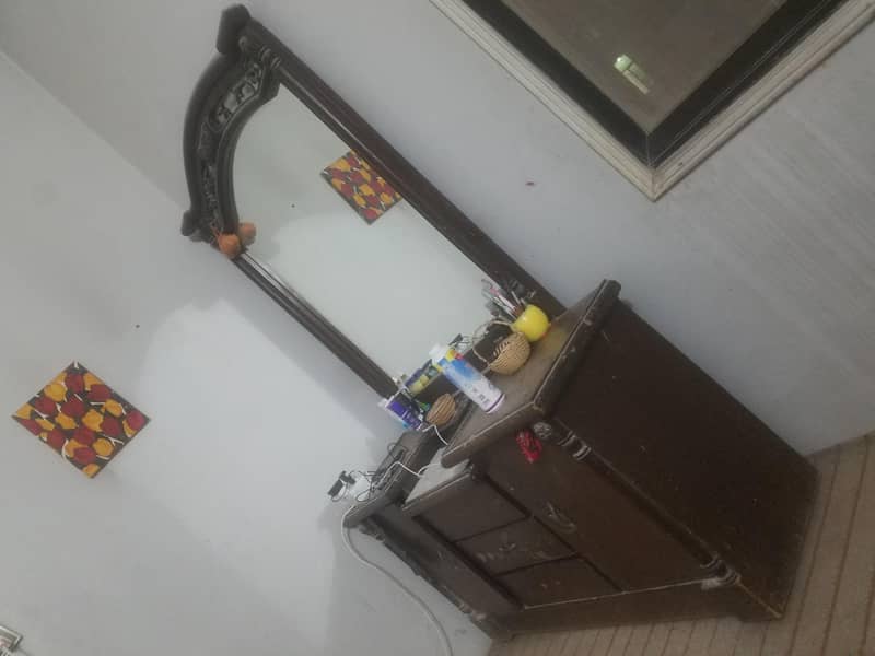 DRESSING TABLE 1