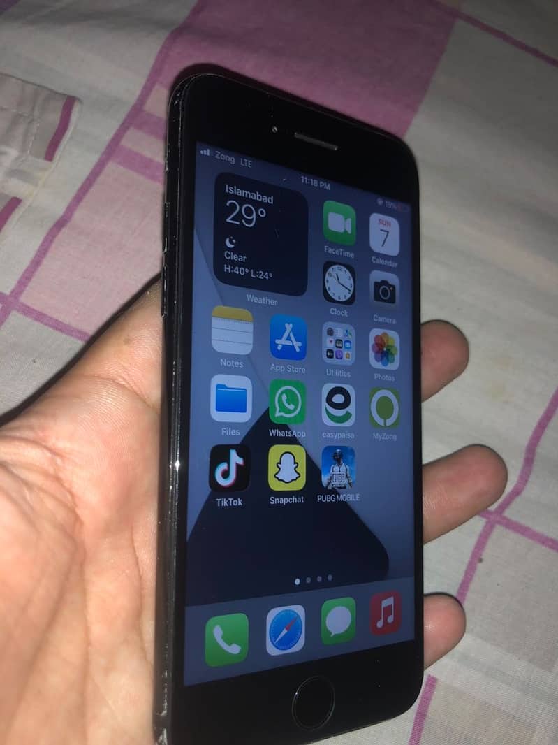 Apple iPhone 7 1