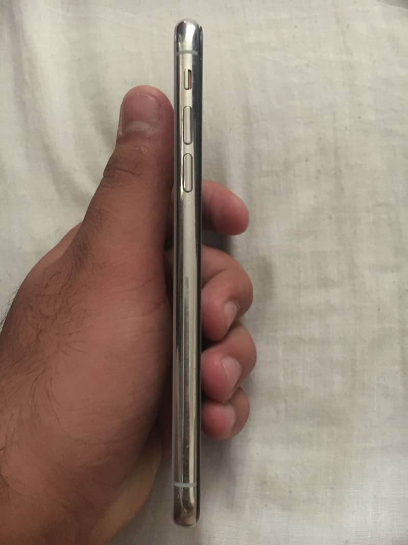 Apple iPhone X 4